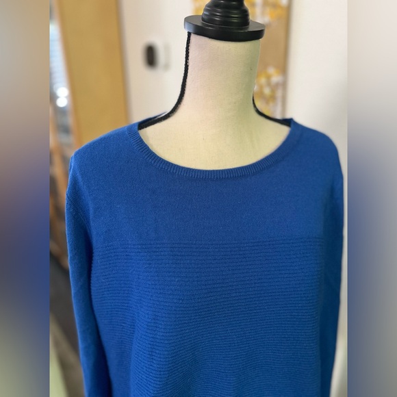 Croft & Barrow Royal blue sweater - Picture 4 of 9